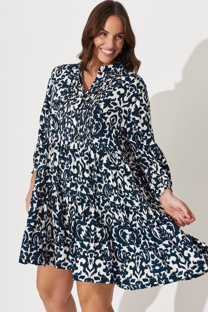 Caracelle Smock Dress In White With Navy Print