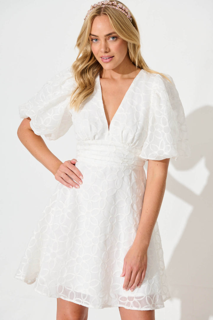 Leoni Dress In White Organza